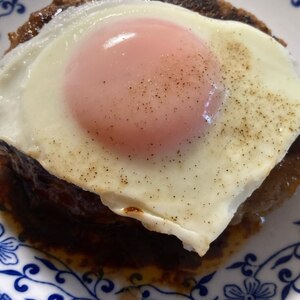 照り焼きハンバーグ◎目玉焼きのせ